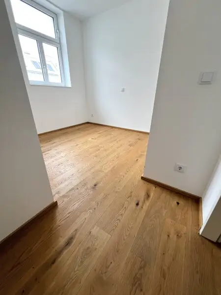 3 Zimmer Dachgeschoßtraum mit Einbauküche in bester Lage des 5. Bezirkes