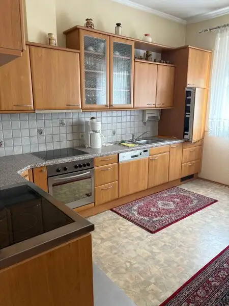 Größzügiges Zweifamilienhaus im Herzen von Breitenbrunn