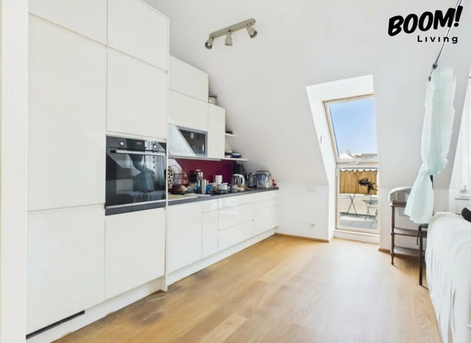 Helle 3-Zimmer-Dachgeschosswohnung mit großer Terrasse in 1200 Wien