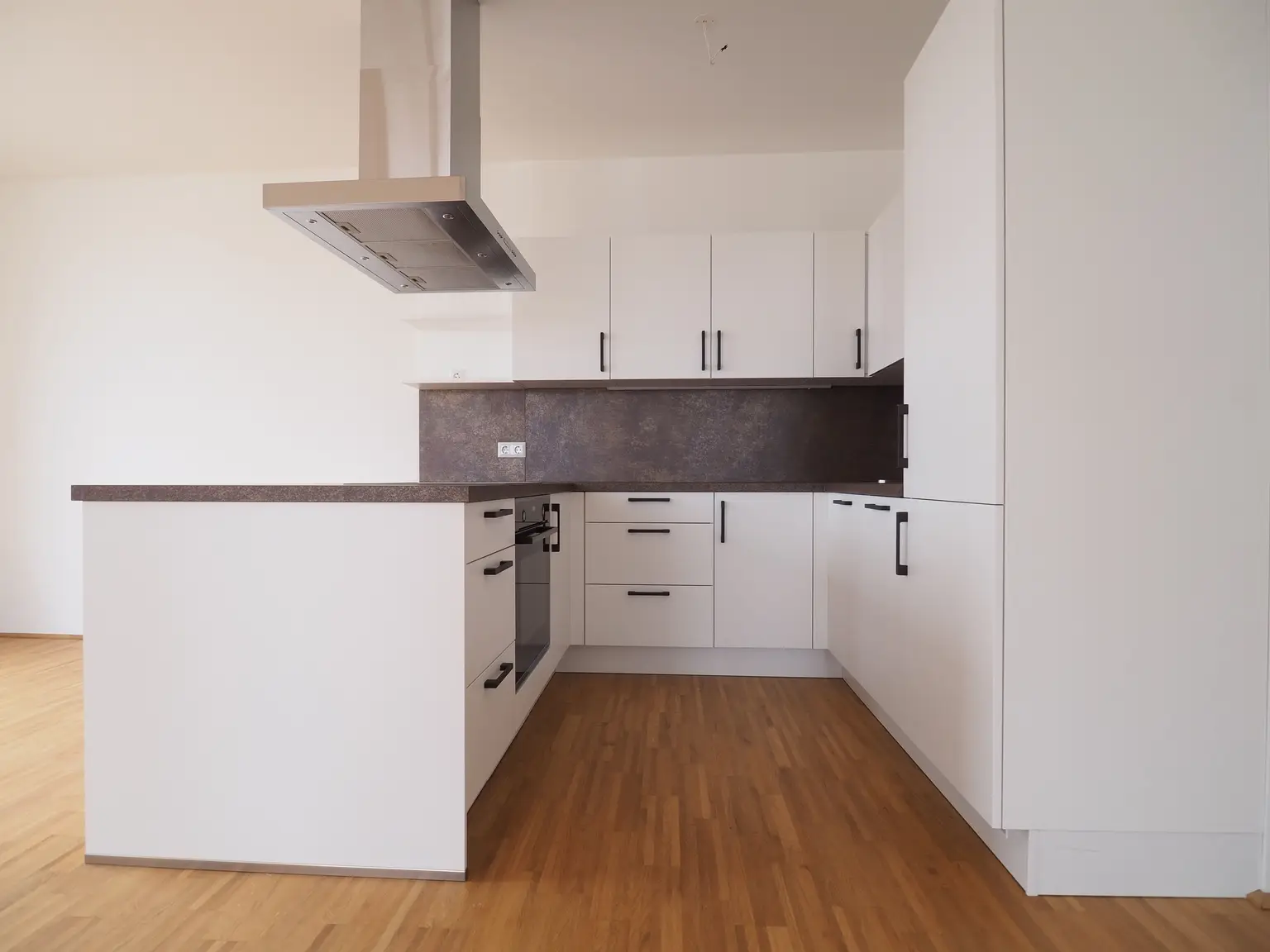 Sonnwendviertel: Wunderbare Wohnung mit drei Balkonen im MIO-HOCHHAUS