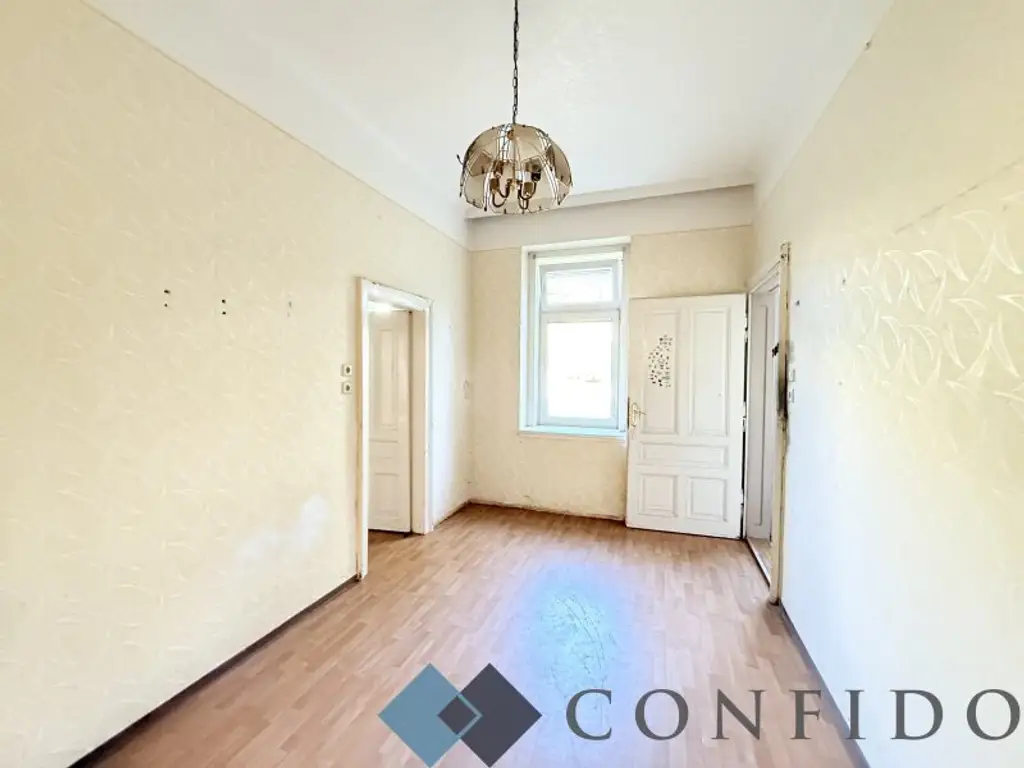 Altbau trifft Garten - Sanierungsbedürftige Wohnung im Herzen von Stockerau