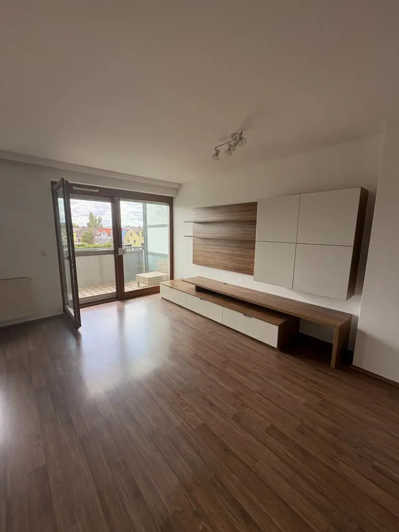 Geräumige 3-Zimmer Wohnung mit Loggia in zentraler Lage