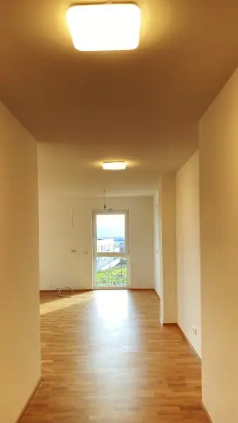 Neubau Erstbezug Schöne Drei Zimmer Wohnung mit Balkon und Süd-Ost Fernblick