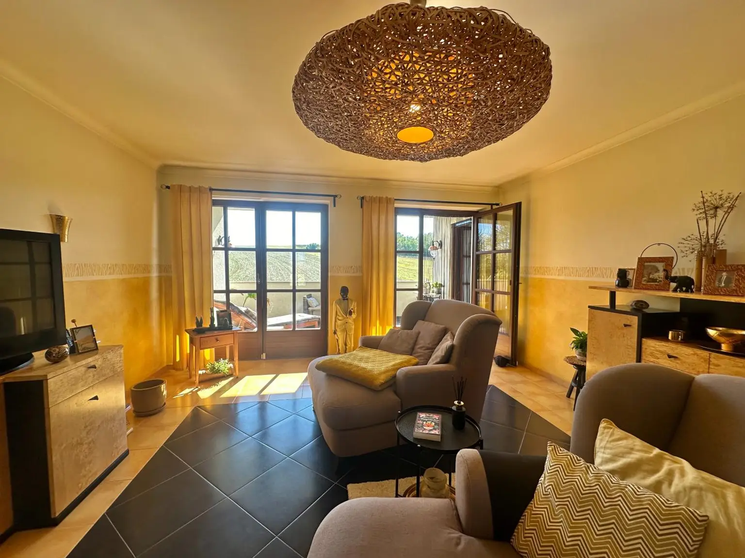 OG Wohnzimmer mit Ausgang Loggia