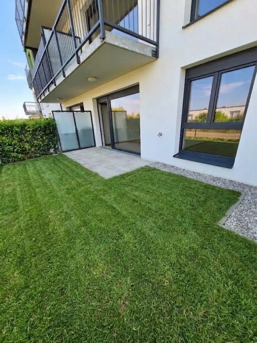 Neubau: Ca. 54 m² Wohnung mit ca. 28 m² Eigengarten