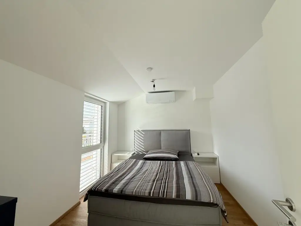 Luxriöse 2- Zimmer Wohnung, Top Lage, große Dachterrasse