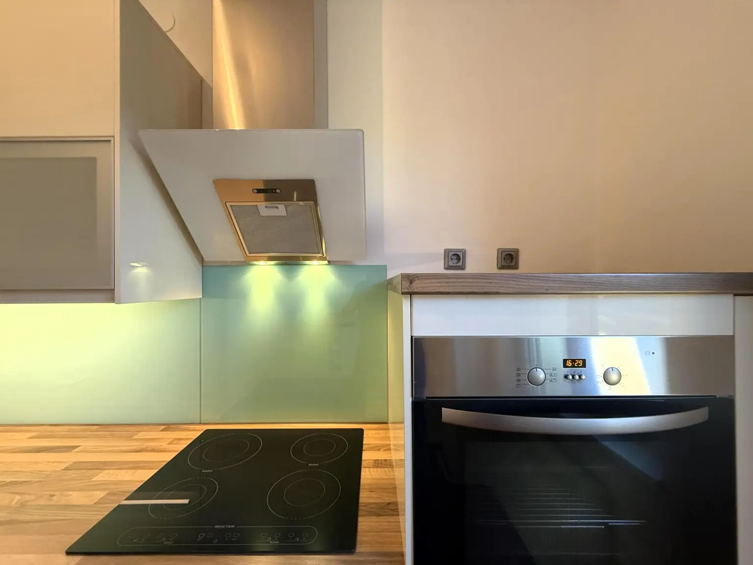 Traumhafte 3-Zimmer-Eigentumswohnung, Erstbezug nach Sanierung // Fantastic 3-room condominium, first occupancy after renovation in //