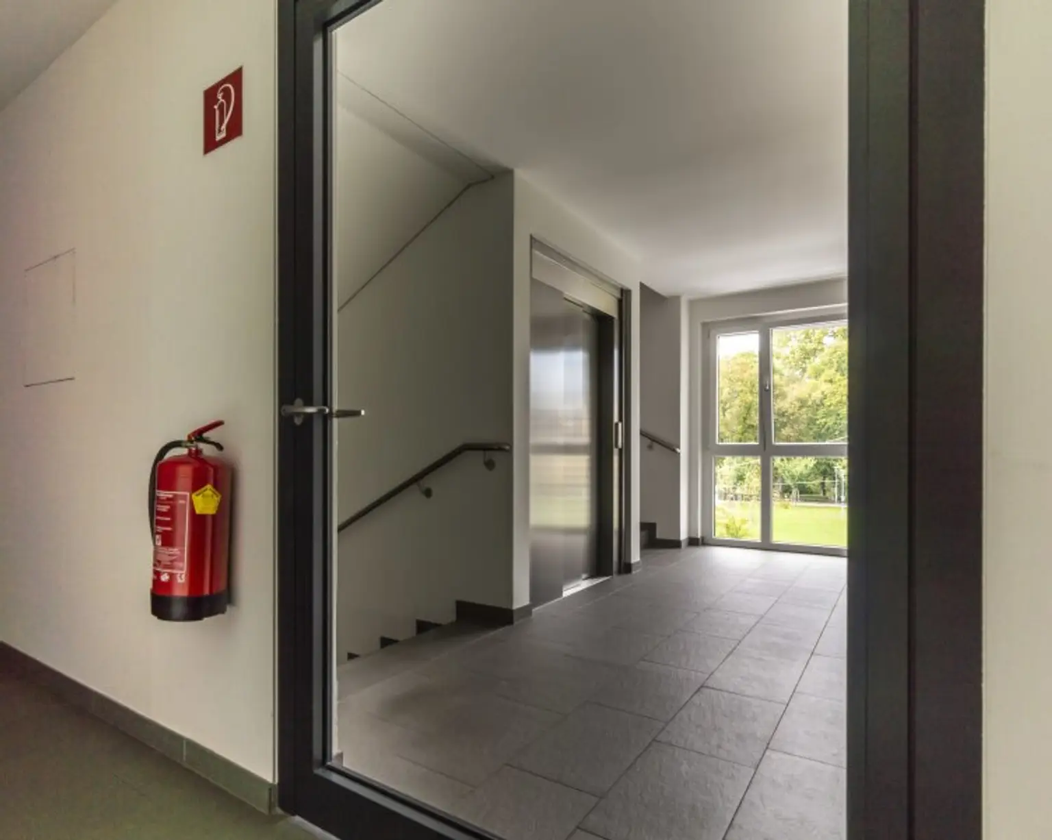 **Hofseitiger Balkon** Modernes Wohnen in ruhiger Lage