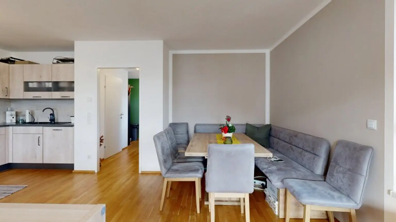 Moderne 3-Zimmer-Eigentumswohnung mit 2 Loggien & Lift! 90 m² Wohnfläche inkl. Küche & KFZ Stellplatz!