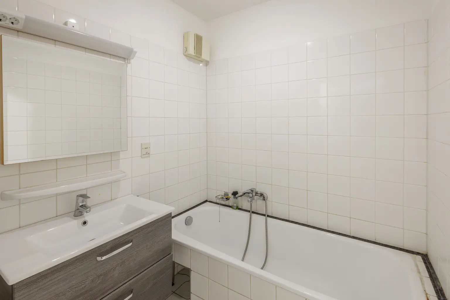 Ruhige 2-Zimmer-Wohnung mit Gartenblick und Garagenplatz