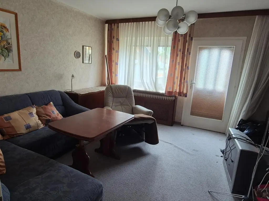 Renovierungsbedürftiges Mittelreihenhaus