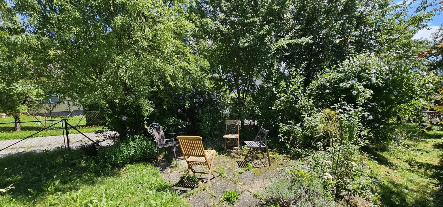 Wohnhaus in ruhiger Lage mit 2 Wohneinheiten