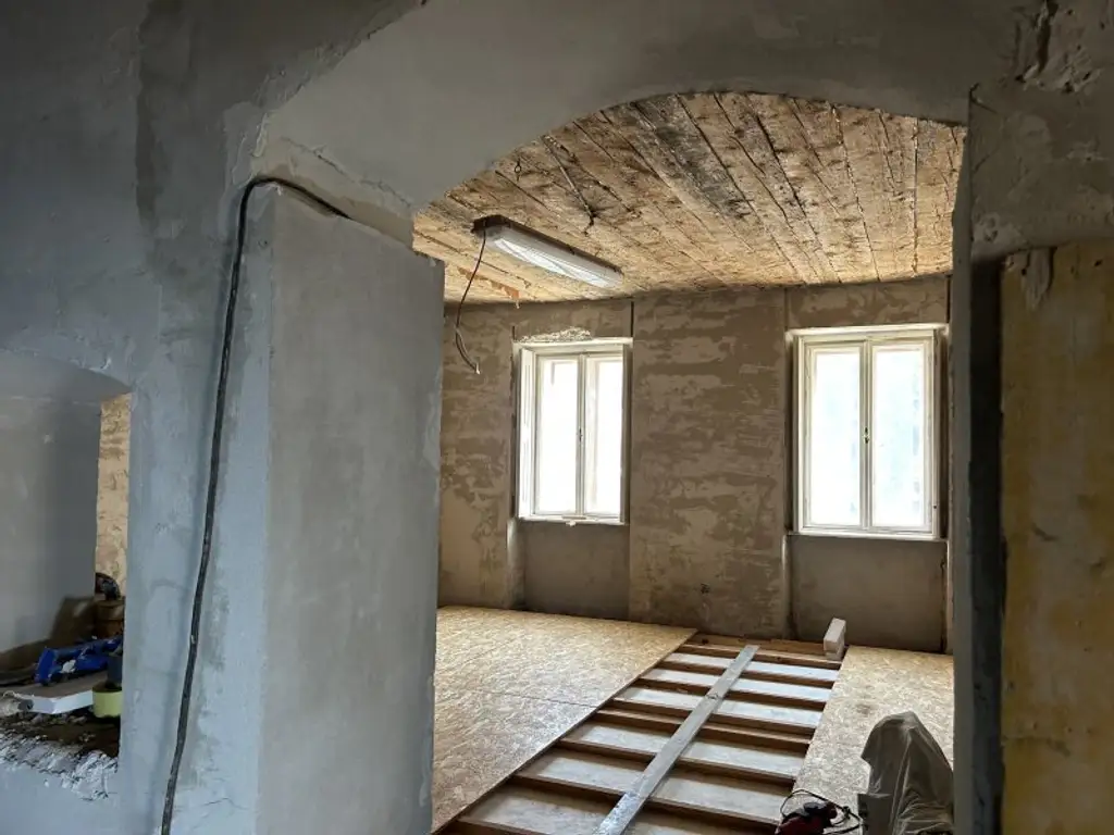 +++ Historisches Mehrfamilienhaus mit Charakter und Potenzial – eines der ältesten Gebäude Kőszegs! +++