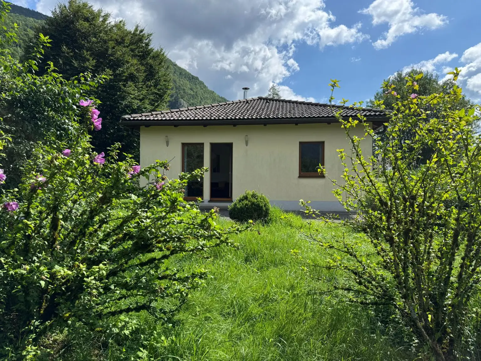 Bungalow in SONNIGER LAGE mit schönen Ausblicken !
