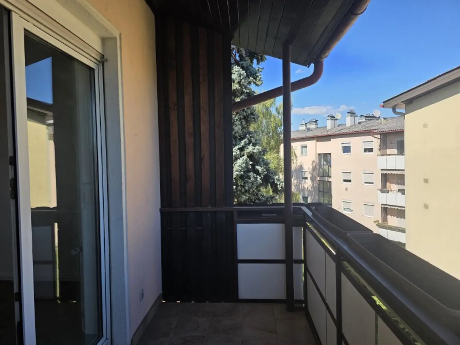 AUSBLICK: KOFFER PACKEN und EINZIEHEN in GRÜN- und TOPLAGE mit Balkon