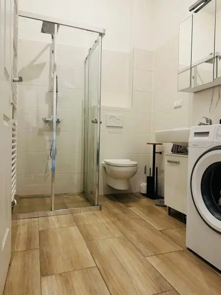 Vollsanierte 2-Zimmer-Wohnung in generalsaniertem Altbau