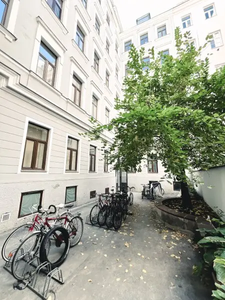 Ihr neues Zuhause im 2. Bezirk mit Balkon: Altbaucharakter trifft modernen Erstbezug, unweit des Augartens.