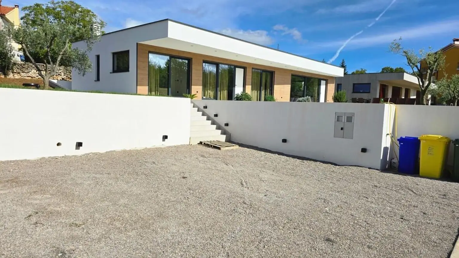 6AD389E3-3668-4837-B50F-84B477B11131_1_105_c