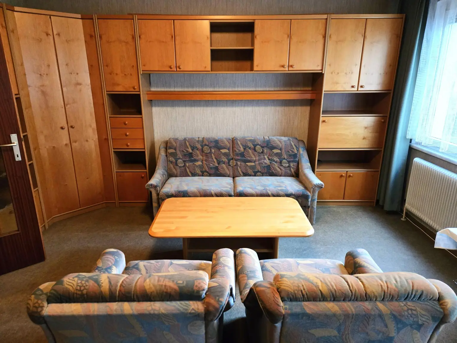 Tischler-Einbau-Möbel, ausziehbares Sofa mit Doppelbettfunktion