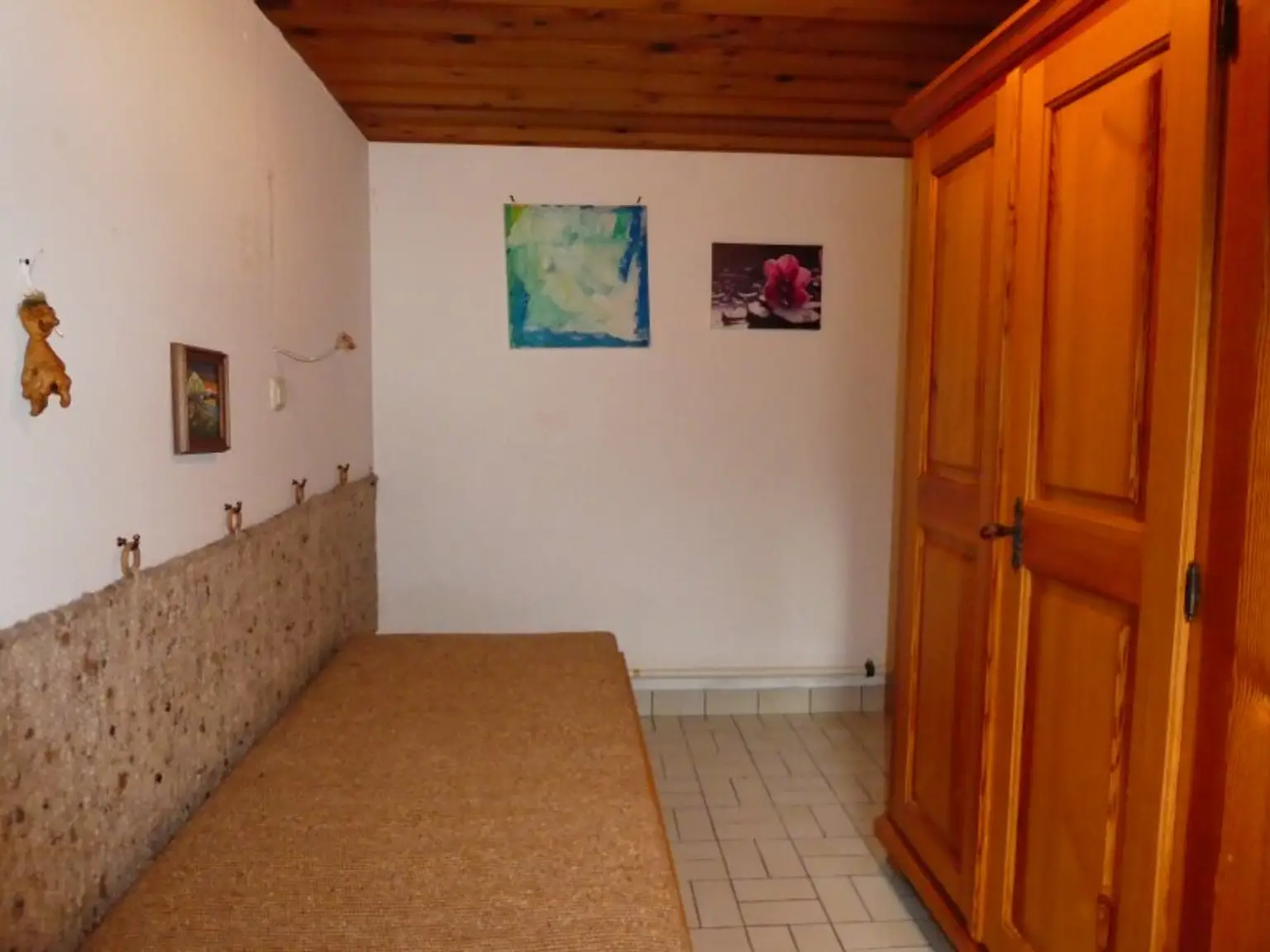 PRIVATSPHÄRE: KLEINES HAUS  mit ENTZÜCKENDEN GARTEN, Garage und Lagerräume - NÄHE BAHNHOF