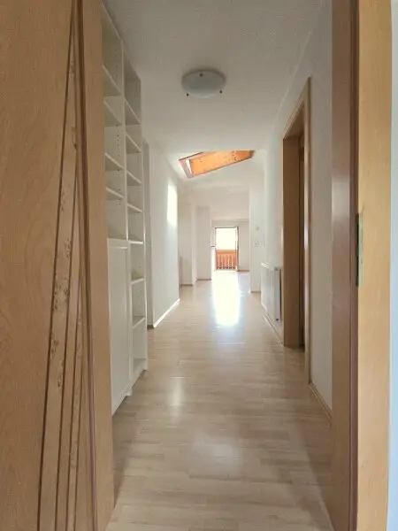 Fügen - großzügige 4 Zimmerwohnung im Dornröschenschlaf