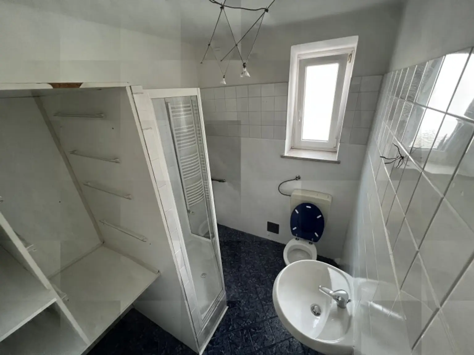 Attraktive Büro/Praxis in Wels: 7 Zimmer, Terrasse, Garage & Stellplätze! Ideal für Profis!