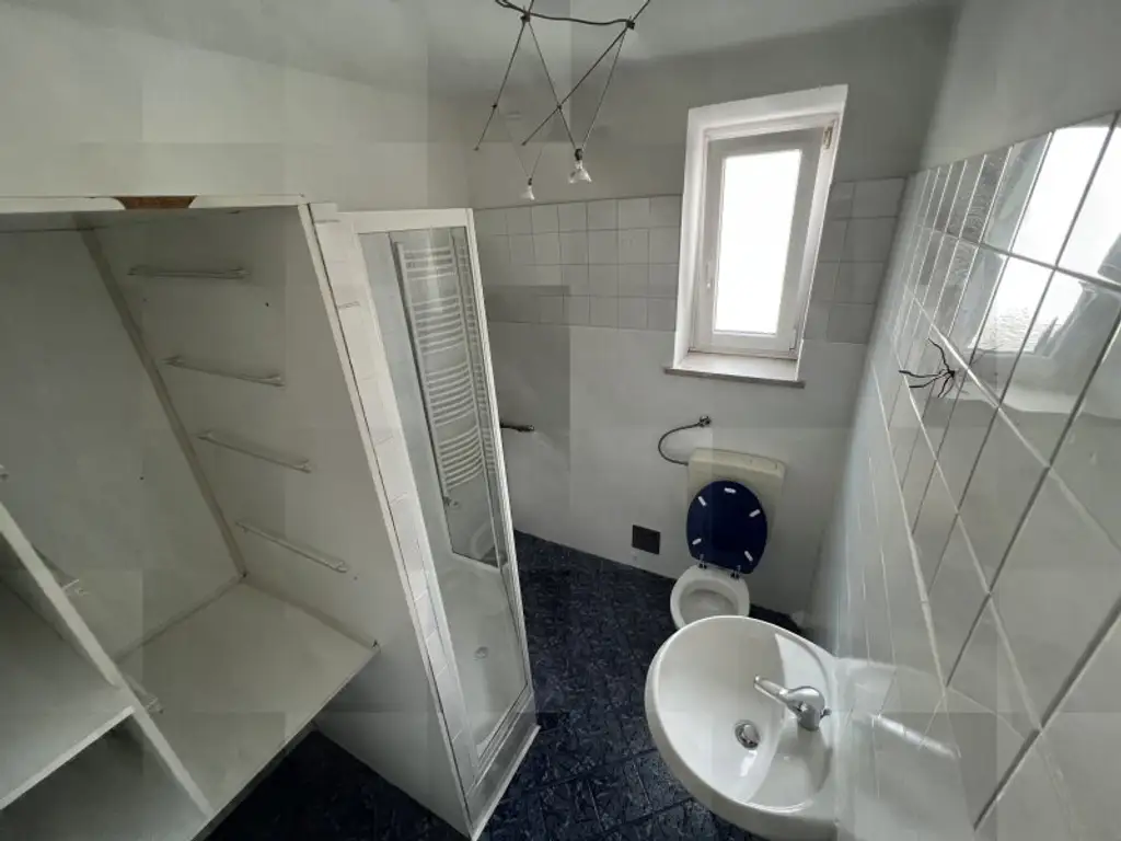 Attraktive Büro/Praxis in Wels: 7 Zimmer, Terrasse, Garage & Stellplätze! Ideal für Profis!