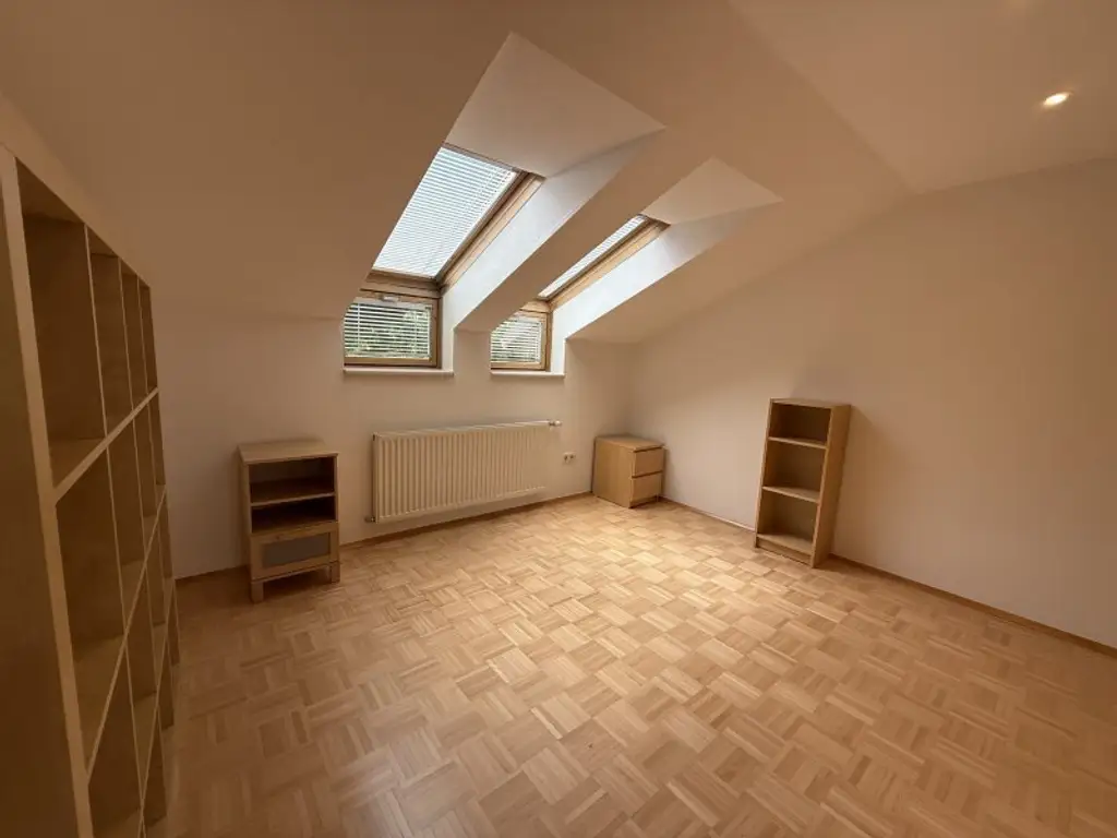 Möbliertes Einfamilienhaus mit Garten, Pool und Sauna