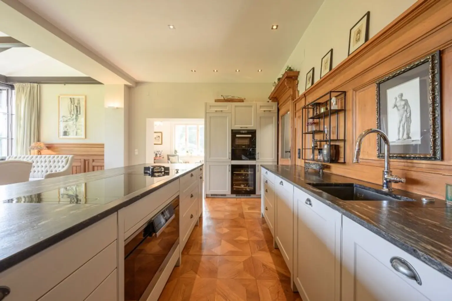 hochwertige Küche inkl. Miele-Einbaugeräten