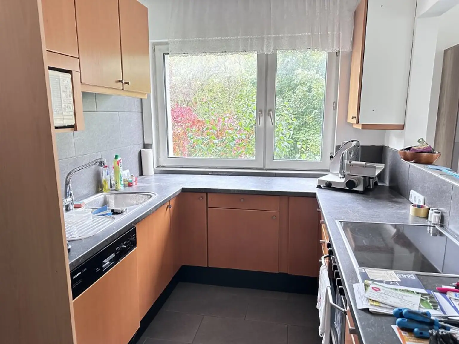 Grundstück mit Zweifamilienhaus in Ruhelage - Variable Gestaltungsmöglichkeiten vorhanden