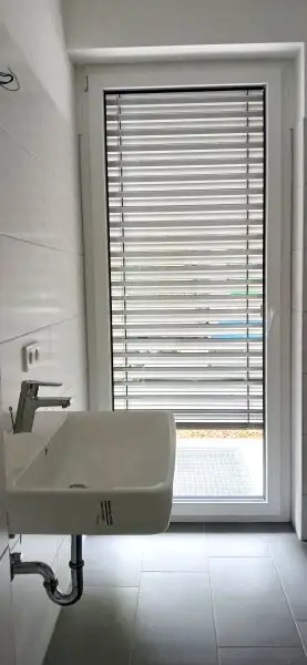 NEUBAU - ERSTBEZUG - Top 2 - Wunderschöne 2 Zimmerwohnung mit kleinem Garten, Terrasse und einem eigenen Tiefgaragenplatz