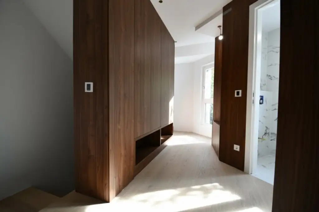 THE UNIQUE HILL SIDE RESIDENCES