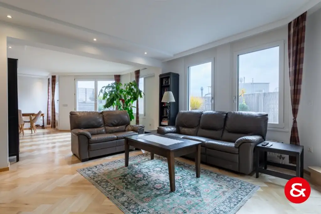 Sonnige 6-Zimmer-Terrassenwohnung mit 2 Garagenplätzen! | auch auf 2 Wohnungen teilbar!