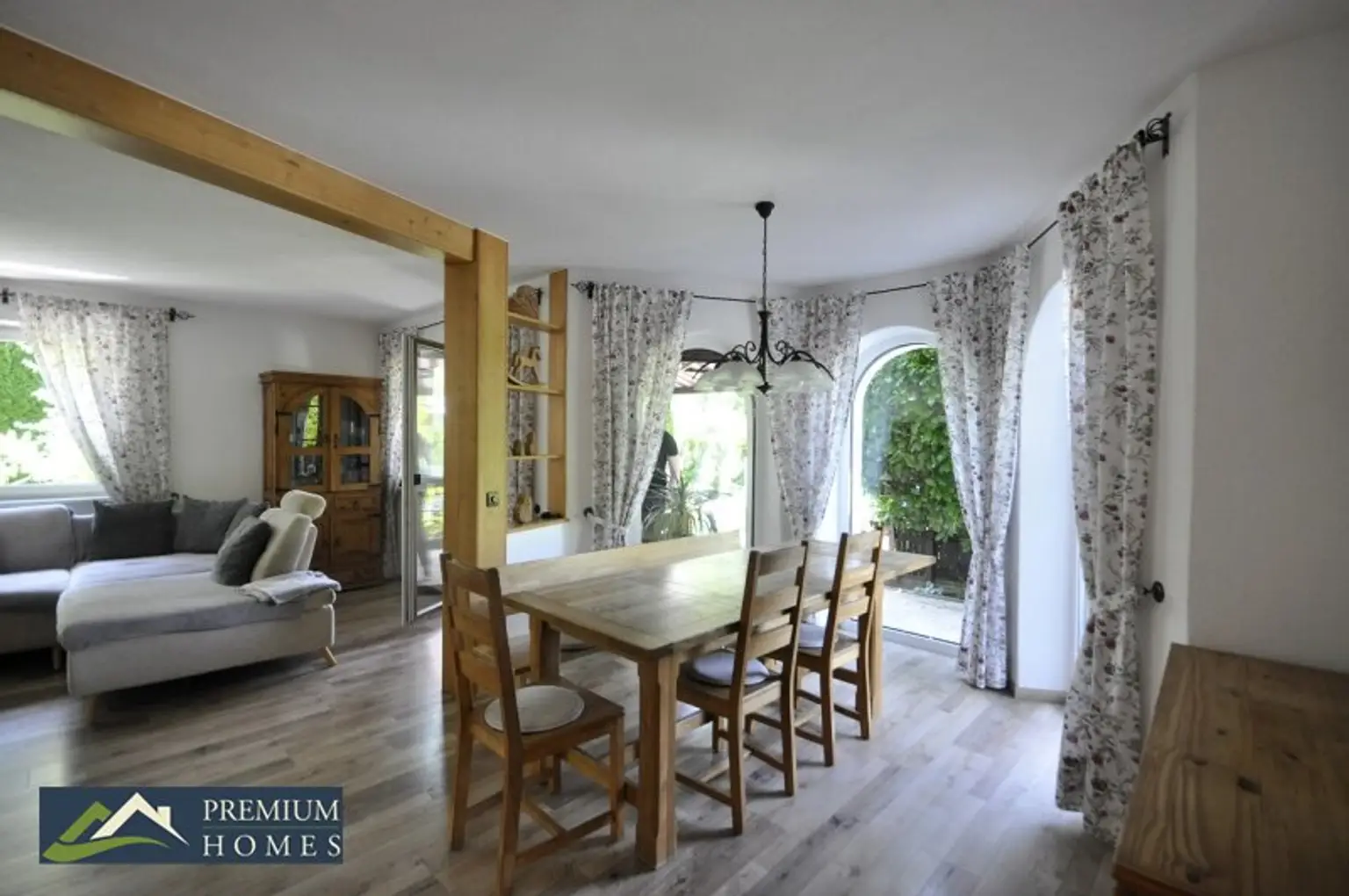 BREITENBACH am Inn - Großzügiges Einfamilienwohnhaus mit Terrasse, Balkon, Keller, Garage, zwei Carports, Garten, Gartenhaus, Geräte- und Holzschuppen