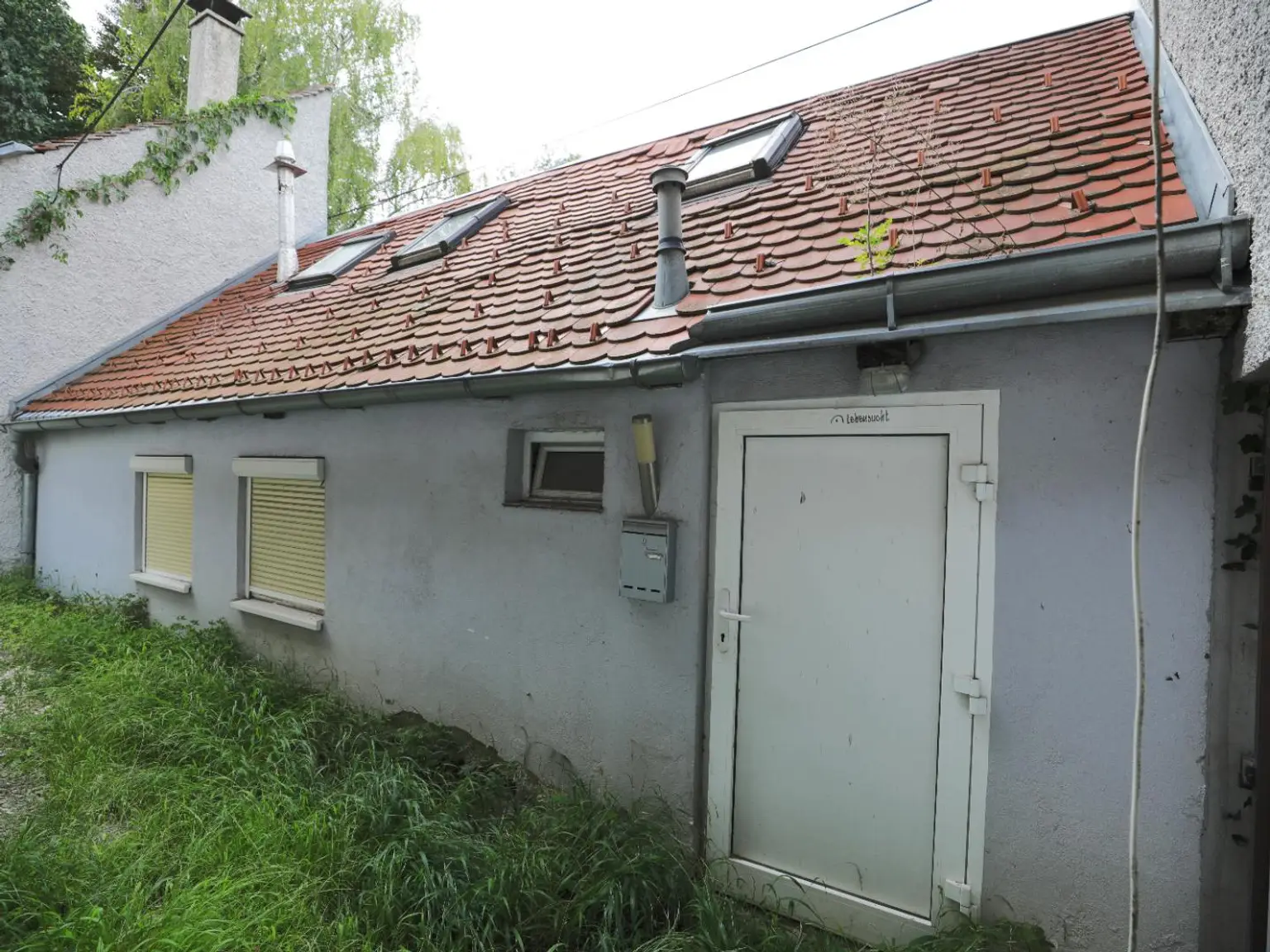 Renovierungsbedürftiges ZInshaus mit aureichend Parkplätzen im Trendbezirk Graz/Lend
