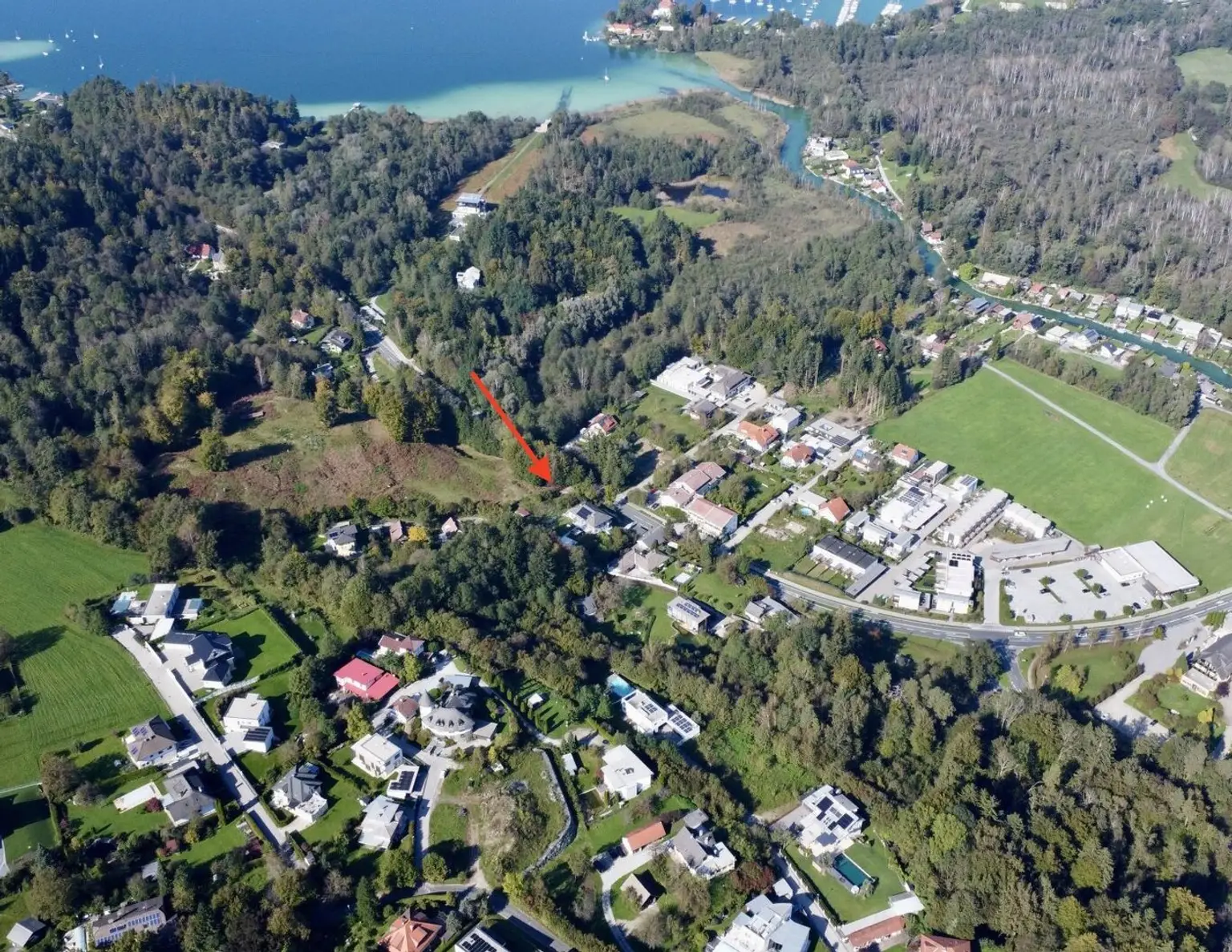 Tolle Gelegenheit: Sonniges Baugrundstück in Hanglage am Südufer vom Wörthersee