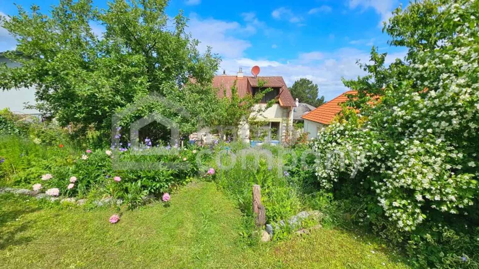 Renovierungsbedürftiges Haus mit idyllischen, großen Garten in Sommerein zu verkaufen!