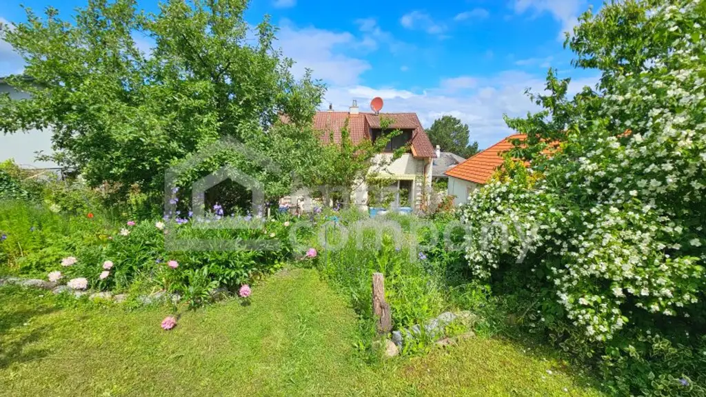 Renovierungsbedürftiges Haus mit idyllischen, großen Garten in Sommerein zu verkaufen!
