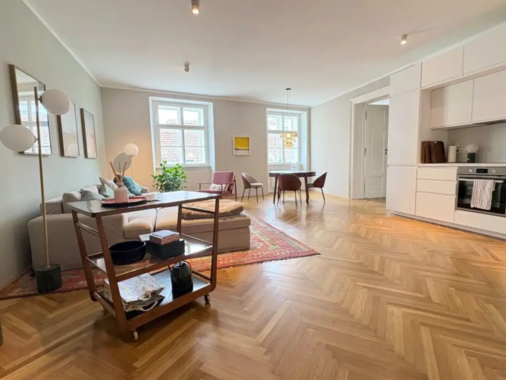 TRAUMHAFTE KLIMATISIERTE ALTBAUWOHNUNG MIT 2 BÄDERN UND BALKON - MÖBEL OPTIONAL