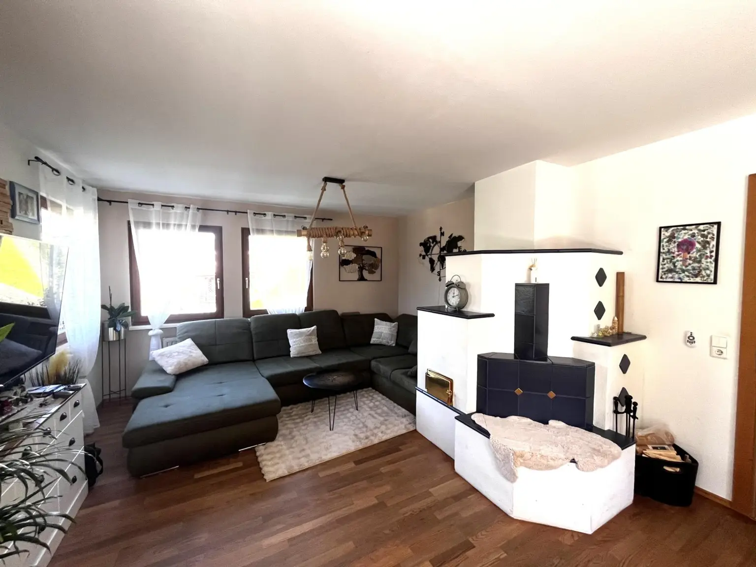 "Solides Haus mit Garten und Pool"