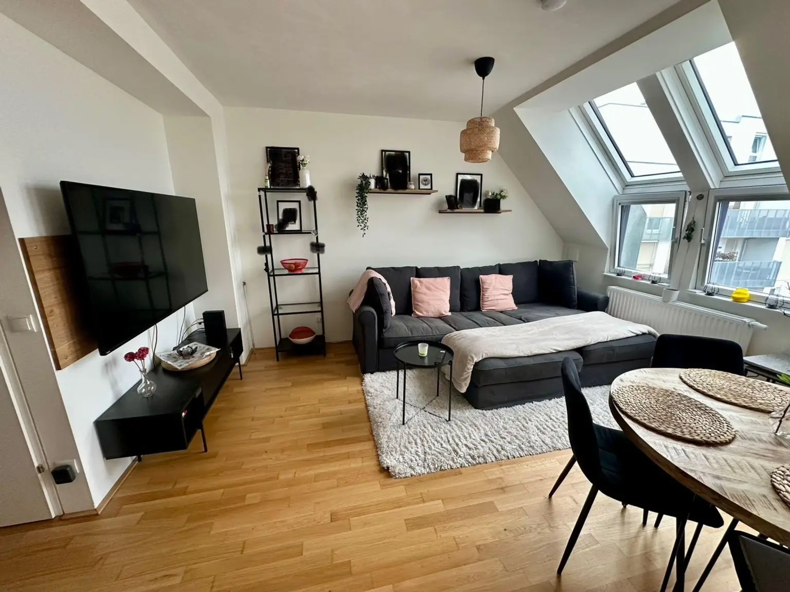 Klimatisierte Neubauwohnung mit hofseitigem Balkon im Dachgeschoss!!!