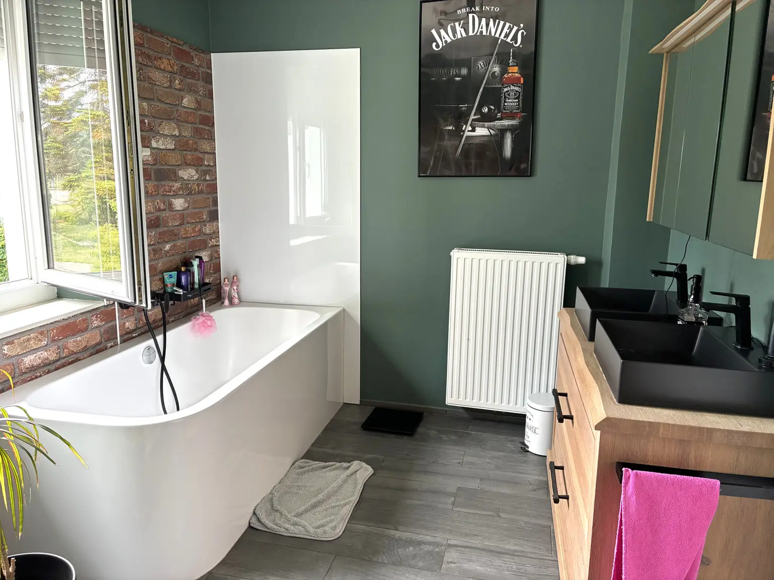 Bad mit Wanne