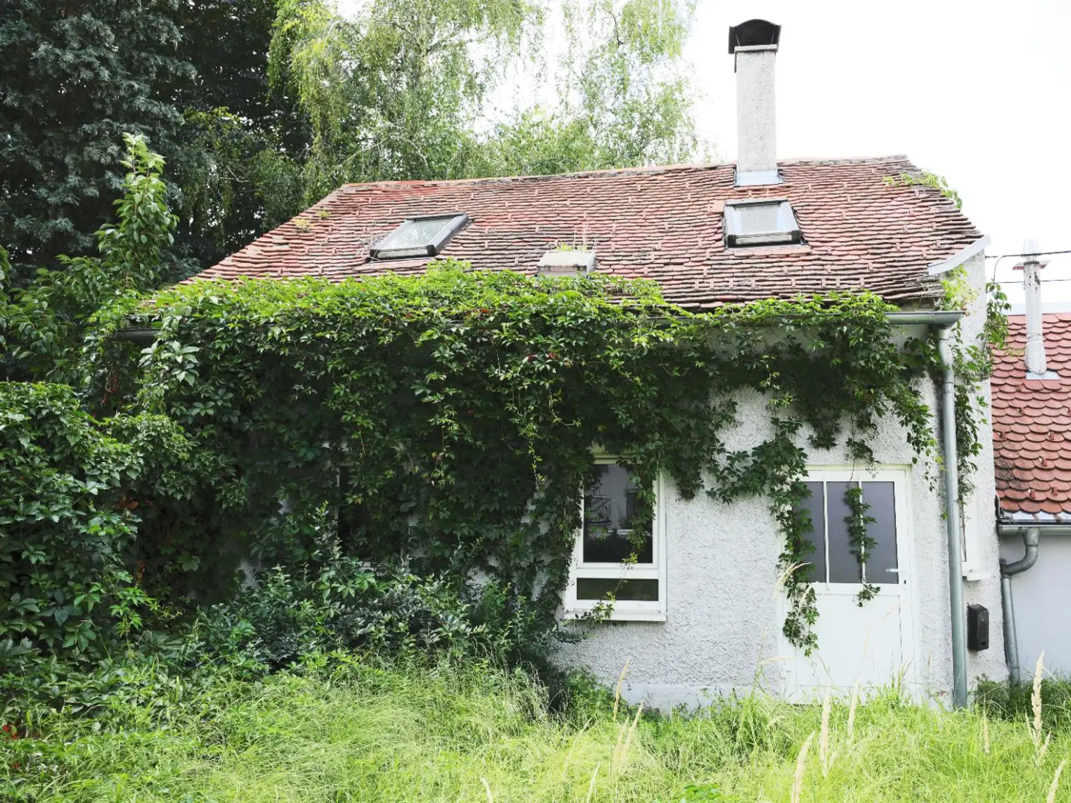 Renovierungsbedürftiges ZInshaus mit aureichend Parkplätzen im Trendbezirk Graz/Lend
