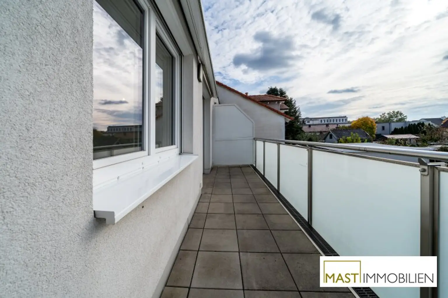 direkt im Herzen von Strasshof: moderne Wohnung mit Balkon und hochwertiger Ausstattung *sofort bezugsbereit