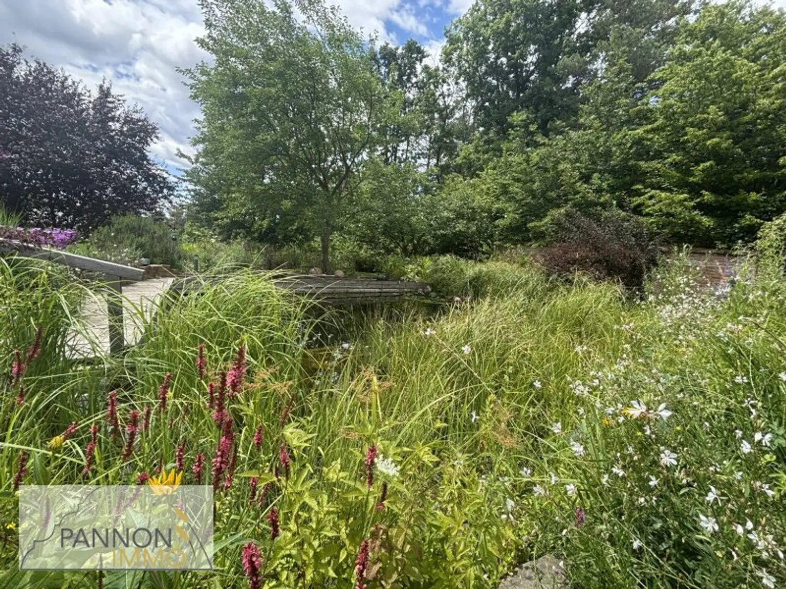 Luxus und Wohlbefinden - Traumvilla mit uneinsehbarem Garten in Grünlage