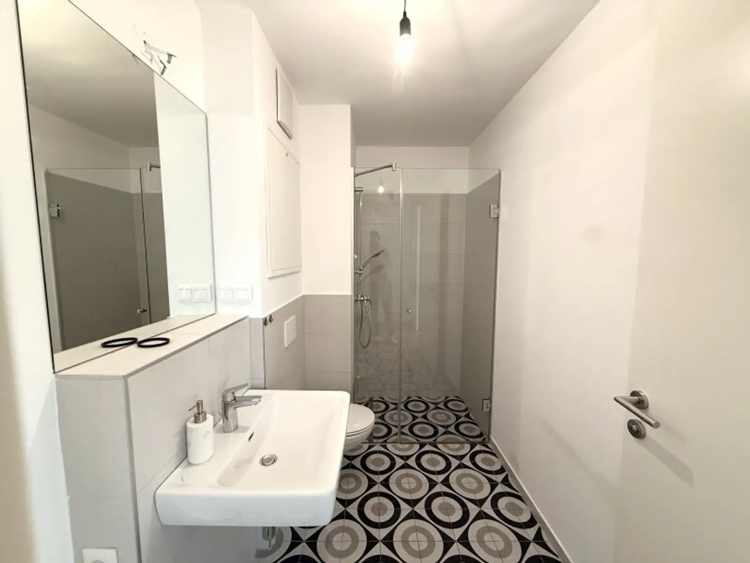 schöne 2-Zimmer Wohnung in ruhiger Lage mit guter Infrastruktur- nahe U4 Hietzing - ab 01.01.2026