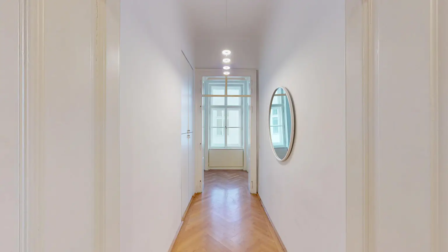 Altbau am Karlsplatz – geeignet als Wohnung oder Praxis