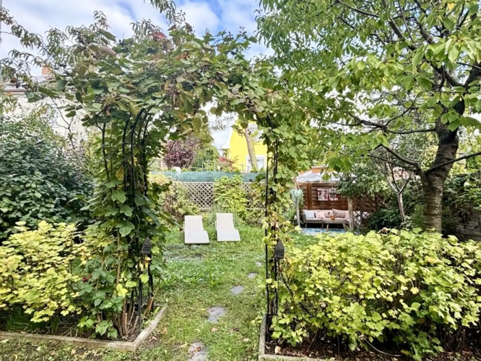 GARTENPARADIES MIT EINFAMILIENHAUS-FLAIR!