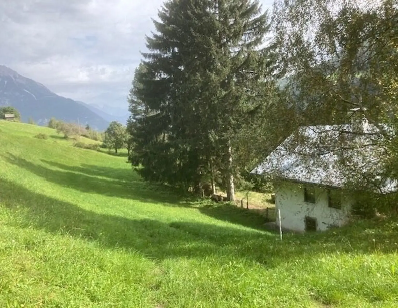 Landwirtschaftliche Grundstücke mit zwei Bauplätzen - ohne Altbestand