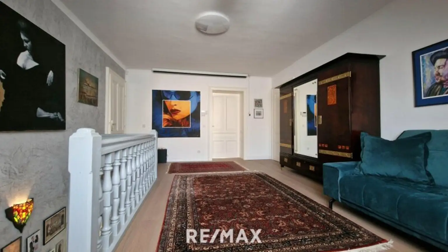 Vorraum OG mit Beamer-Leinwand